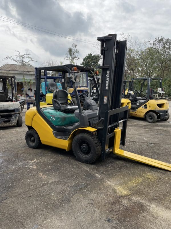Mức tiêu thụ nhiên liệu của xe nâng dầu và xăng Komatsu Mức tiêu thụ nhiên liệu của xe nâng dầu và xăng Komatsu