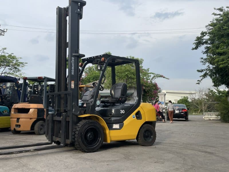 Xe nâng dầu komatsu 3 tấn