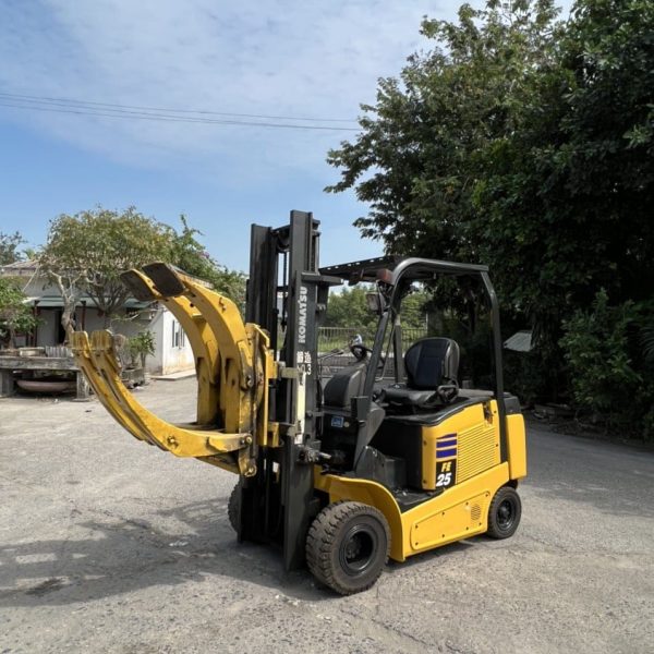 Xe Nang Kep Giay 2.5 Tan Dien Komatsu