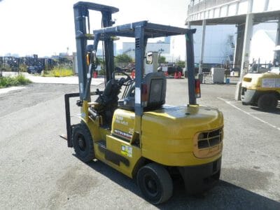 Xe nâng dầu Mitsubishi 2.5 tấn lốp đặc